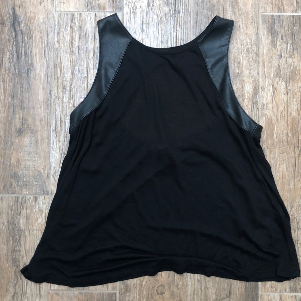 Black keyhole tank top!